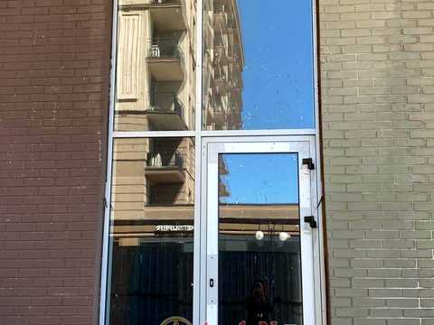 комерційна за адресою Чехова вул., (Будинок 11)