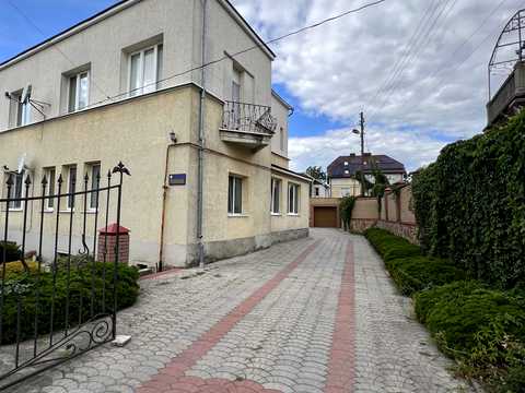 паркомісце за адресою Олександра Валенти вул., 6