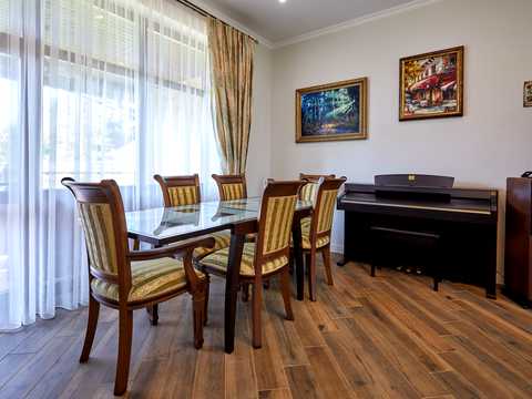 будинок за адресою Івана Гончара, 12