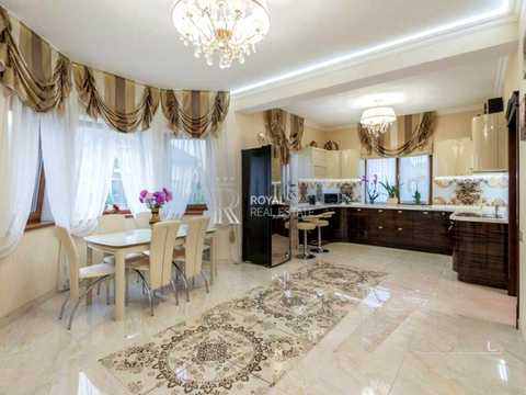 будинок за адресою с. Вишеньки, Моложіна, 11