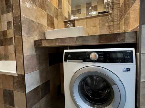 квартира за адресою Софії Русової вул., 1