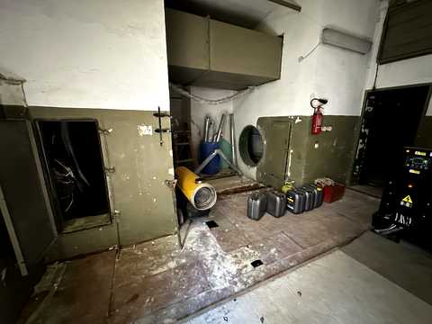 комерційна за адресою Салютна вул., 5Б