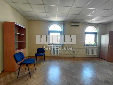 комерційна за адресою Стрілецька вул., 4-6