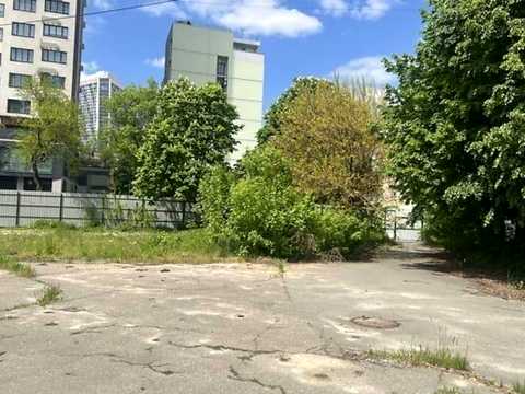 комерційна за адресою Жилянська вул., 148