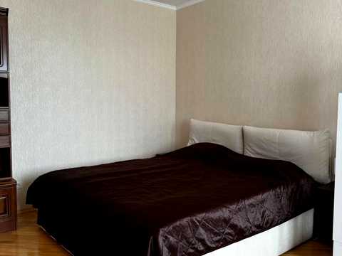 квартира за адресою Анни Ахматової вул., 13