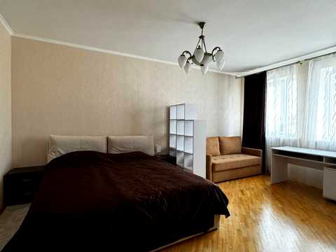 квартира за адресою Анни Ахматової вул., 13