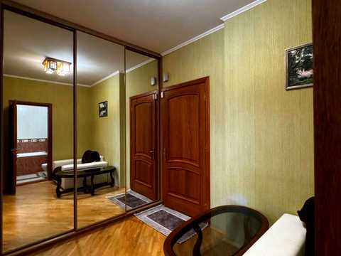 квартира за адресою Анни Ахматової вул., 13