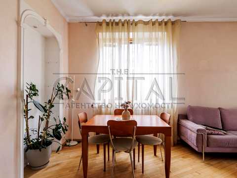 квартира за адресою Трьохсвятительська вул., 9