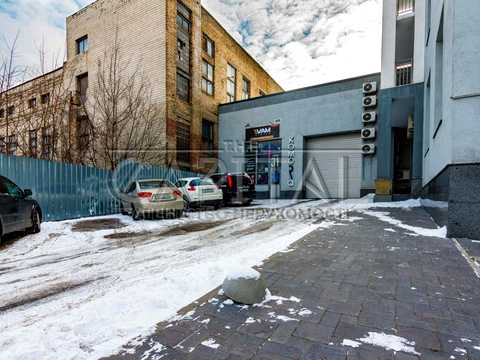 комерційна за адресою Машинобудівна вул., 39