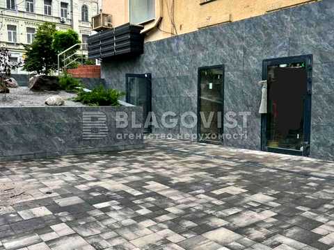 комерційна за адресою Саксаганського вул., 61