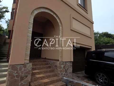 будинок за адресою Уласа Самчука, 32