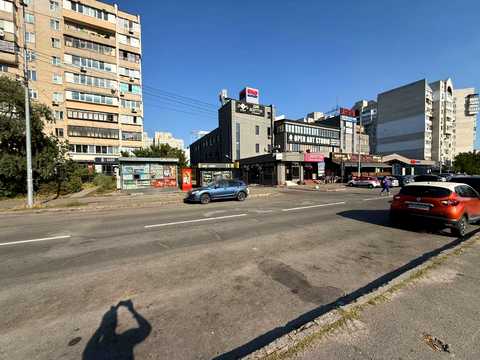комерційна за адресою Драгоманова вул., 27