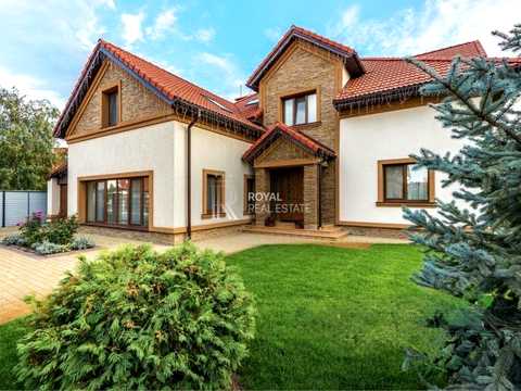 будинок за адресою с. Вишеньки, вул. Центральна