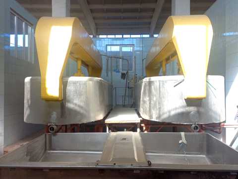 комерційна за адресою Центральна вул. (1 Травня), 1