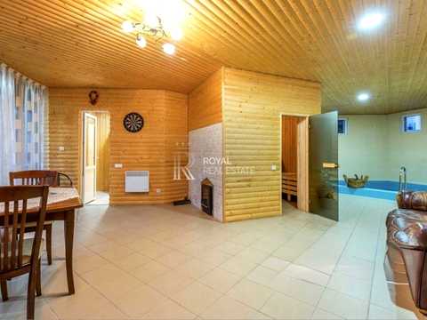 будинок за адресою с. Вишеньки, вул. Центральна