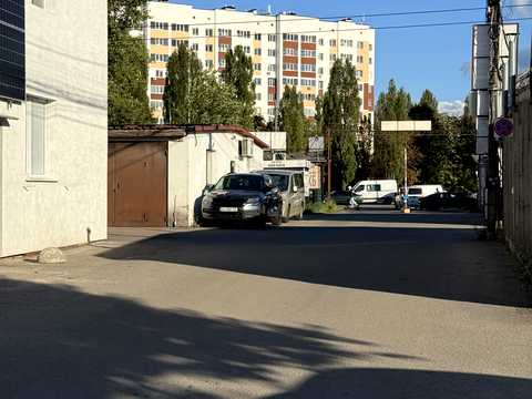 паркомісце за адресою с. Софіївська Борщагівка, Київська вул., 1 Б