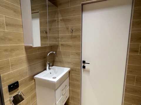 комерційна за адресою Ламана вул., 18