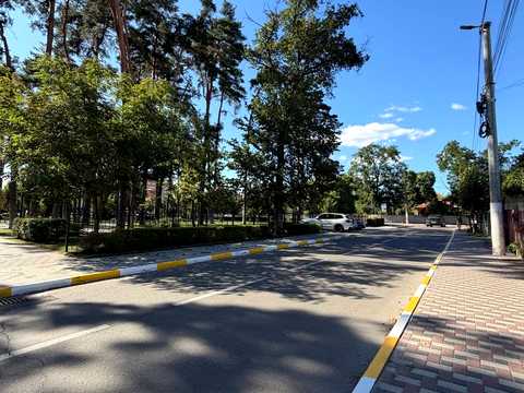 участок по адресу Поезії ул. (Грибоедова)