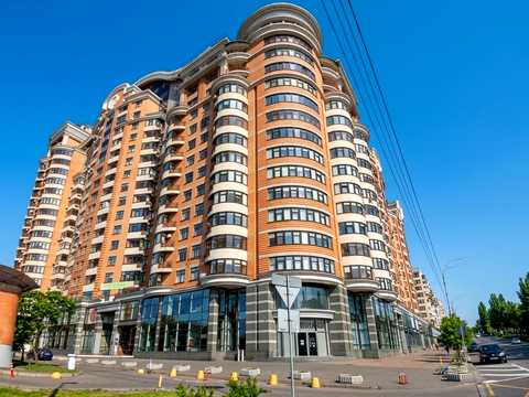 комерційна за адресою Лесі Українки бульв., 7-Б