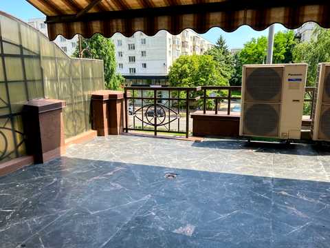 комерційна за адресою Лесі Українки бульв., 7-Б