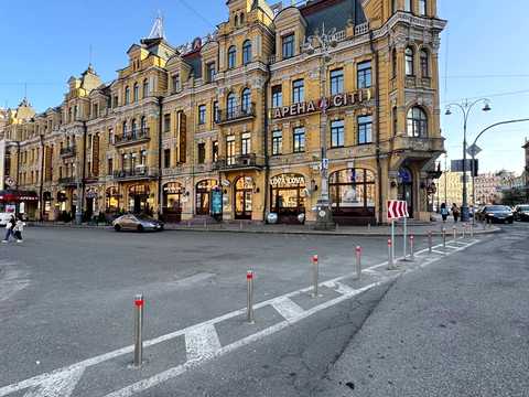 комерційна за адресою Велика Васильківська вул. (Червоноармійська), 1-3/2А