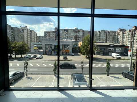 комерційна за адресою Івано-Франківськ, Володимира Івасюка вул., 19К