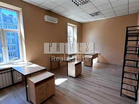 комерційна за адресою Олександра Кониського вул., 82