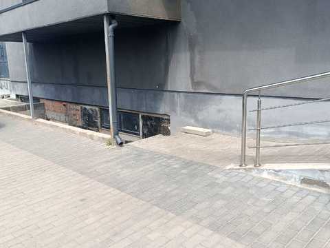 комерційна за адресою Рівне, В'ячеслава Чорновола вул., 98а