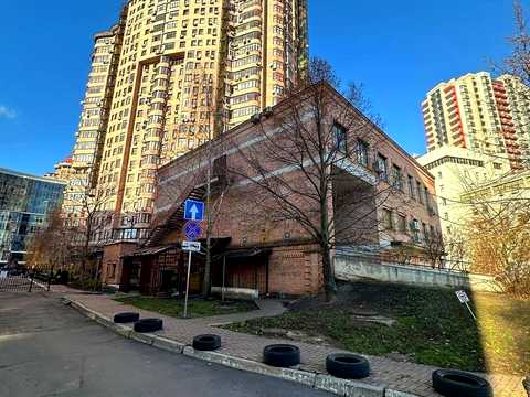 комерційна за адресою Євгена Коновальця вул. (Щорса), 36-Б