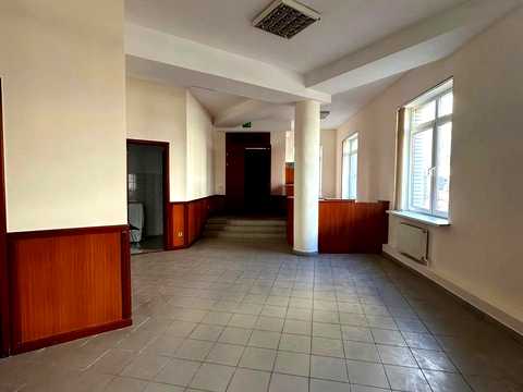 комерційна за адресою Євгена Коновальця вул. (Щорса), 36-Б