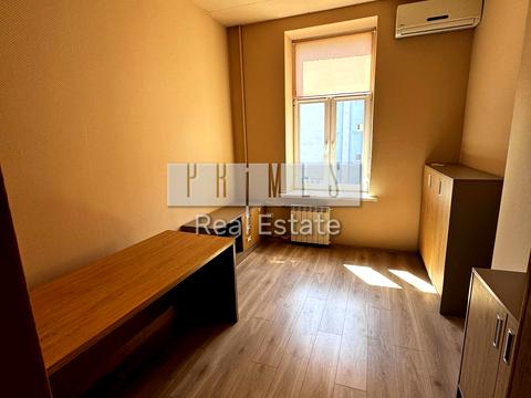 комерційна за адресою Олександра Кониського вул., 82