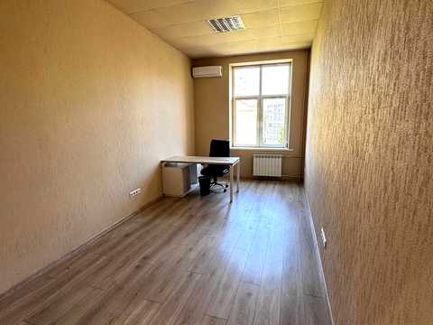 комерційна за адресою Олександра Кониського вул., 82
