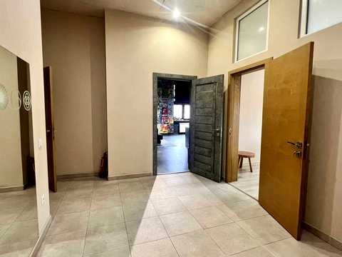 комерційна за адресою Олександра Кониського вул., 82