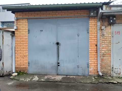 паркомісце за адресою Полярна вул., 19