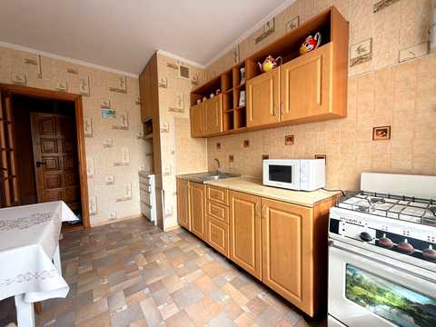 квартира за адресою Довженка вул., 3