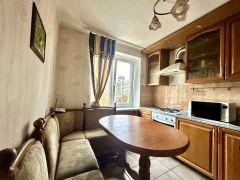 квартира за адресою Стадіонна вул., 13