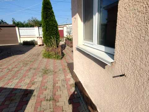 будинок за адресою с-ще. Світле, Полунична