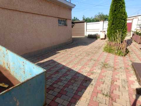 будинок за адресою с-ще. Світле, Полунична