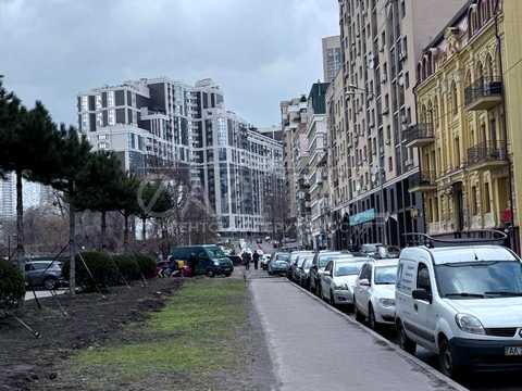 комерційна за адресою Золотоустівська вул., 3