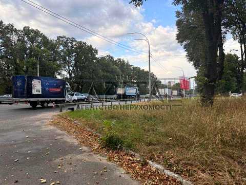 комерційна за адресою Академіка Глушкова просп., 1