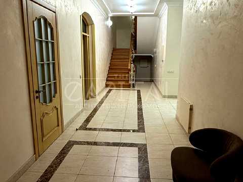 будинок за адресою Оболонська вул., 1