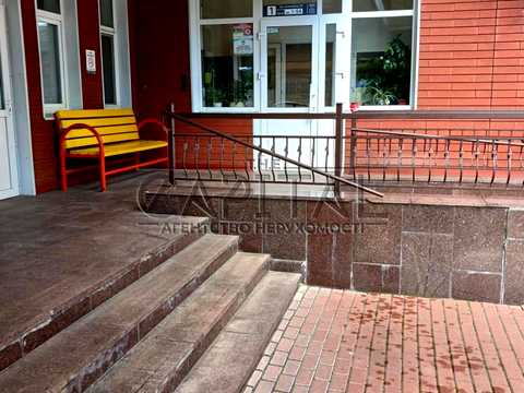 коммерческая по адресу Антоновича ул. (Горького), 72