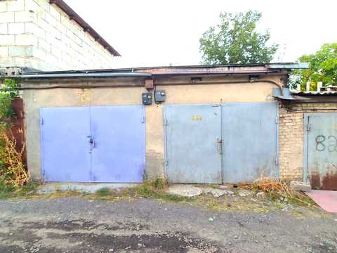 паркомісце за адресою Сім'ї Кульженків вул. (Петра Дегтяренка), 1