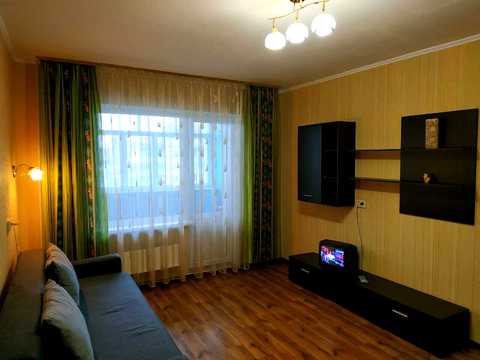квартира за адресою Анни Ахматової вул., 8