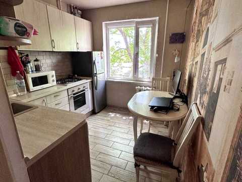 квартира за адресою Наукова вул., 52/2