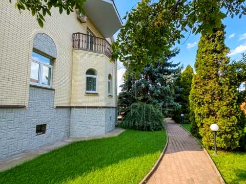 будинок за адресою коротницького