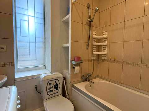 квартира за адресою Олександра Кониського вул. (Володарського), 7