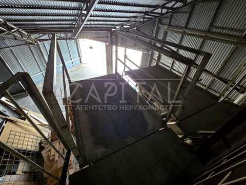комерційна за адресою Івана Дзюби вул. (Сім'ї Сосніних), 3