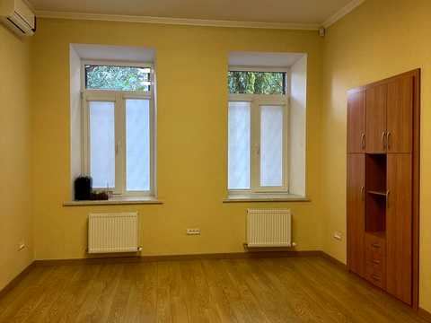 комерційна за адресою Новосельського вул., 97