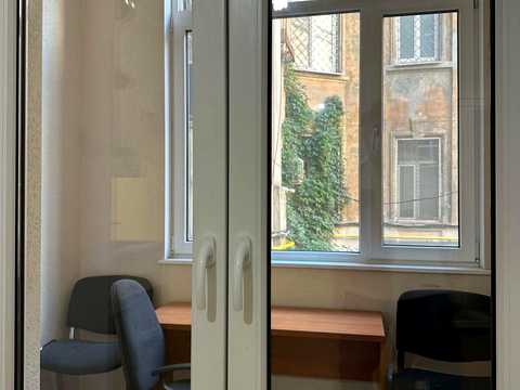 комерційна за адресою Новосельського вул., 97